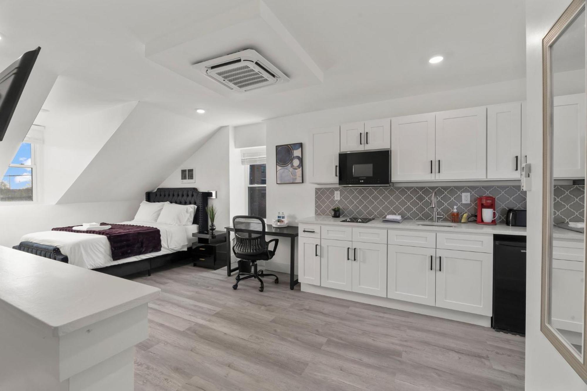 New Season Royals, Airport West Hotel Chester Ngoại thất bức ảnh