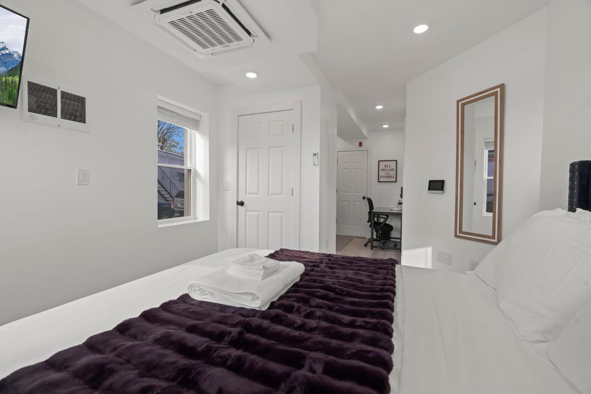 New Season Royals, Airport West Hotel Chester Phòng bức ảnh